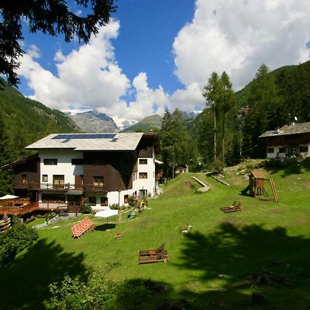 Albergo Villa Anna Maria Champoluc Exterior photo