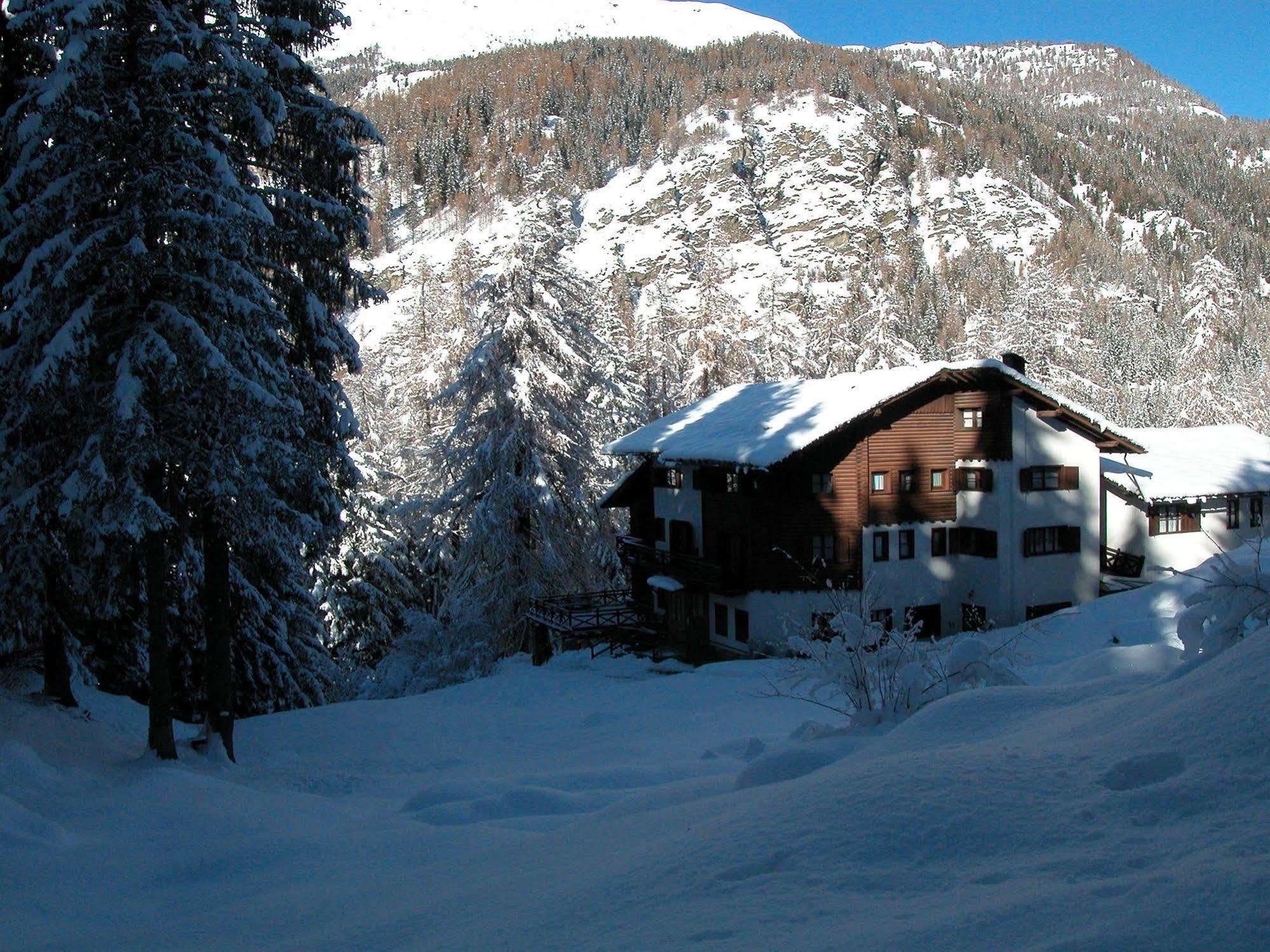 Albergo Villa Anna Maria Champoluc Exterior photo